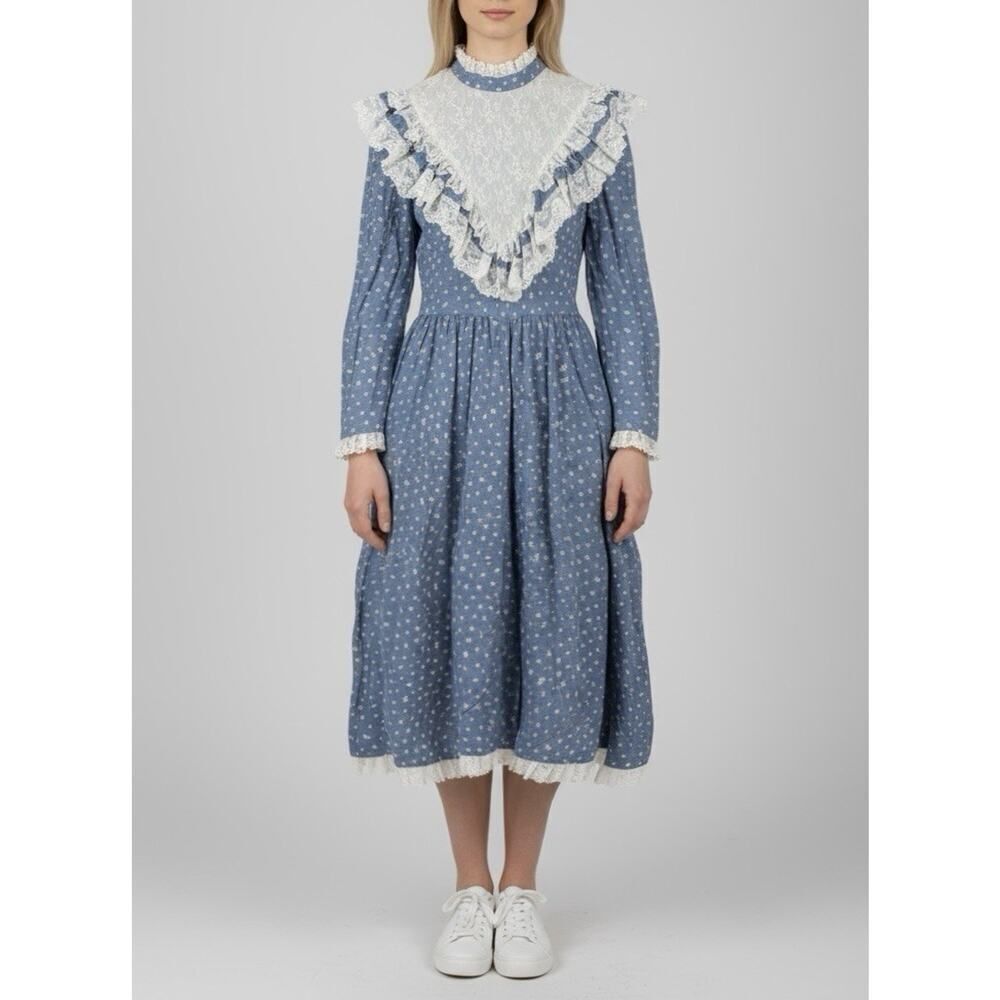Vintage Sabrina Prairie Dress Blue Floral Lace Trim Cottagecore USA Made Sz 10